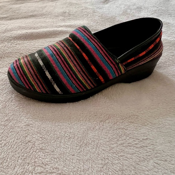 Colorful clogs- size 8.5. Multicolored stripes - Picture 2 of 4
